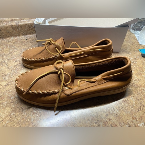 Minnetonka Men's Moosehide Classic Moccasins NWT/Box - Picture 3 of 5